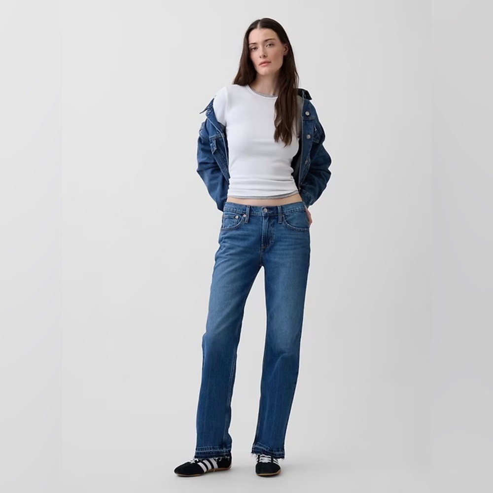 NWT GAP Women’s Classic Mid Rise Straight Jeans Medium Wash - Size 28/6